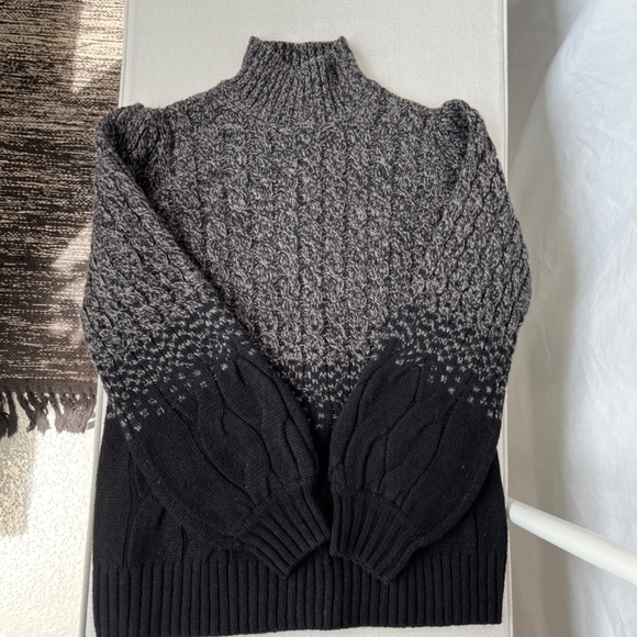 Tahari (S) wool-blend ombré mock neck sweater in grey & black. - Picture 2 of 16